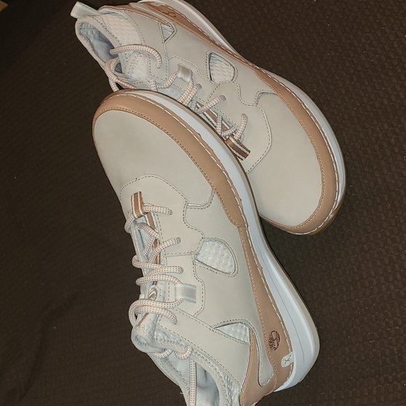 Timberland Shoes - New Timberland "Timberloop" mid Hiker light beige nubuck sizes 7 and 7.5